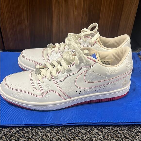Nike White and Red COURT FORCE LOW 'MIGHTY CROWN' Low-Top Sneakers NWOT RARE